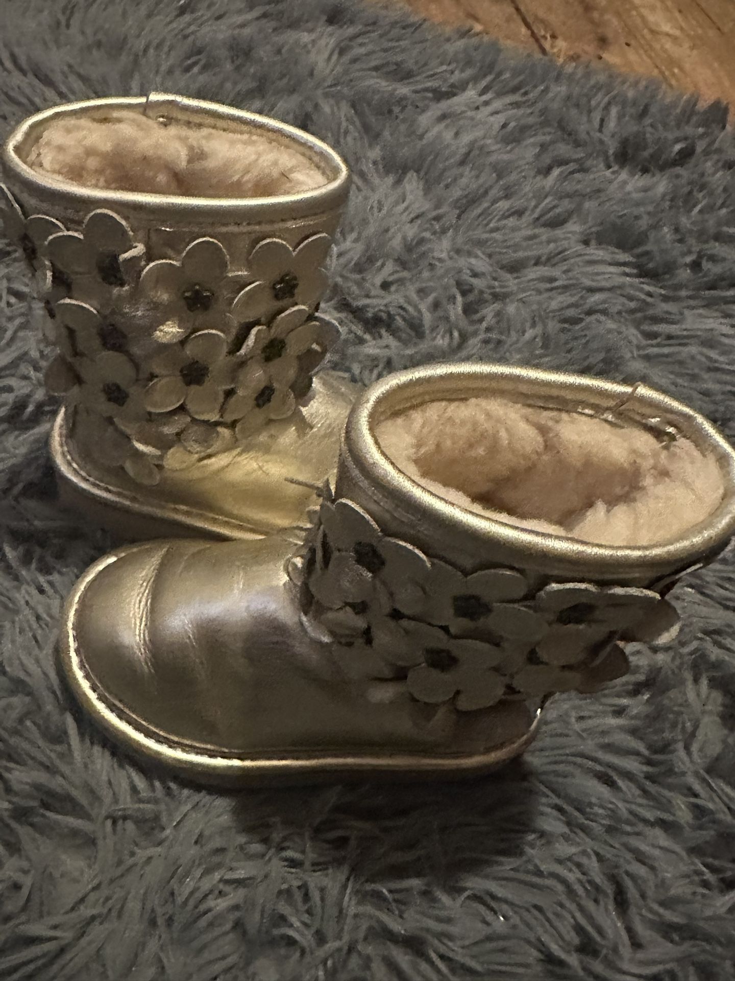 SIZE 7 KIDS BOOTS