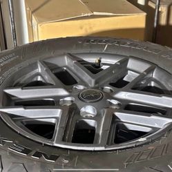 5 OEM 2024 Jeep Wrangler Wheels Nexen All Weather Tires 245/75R17