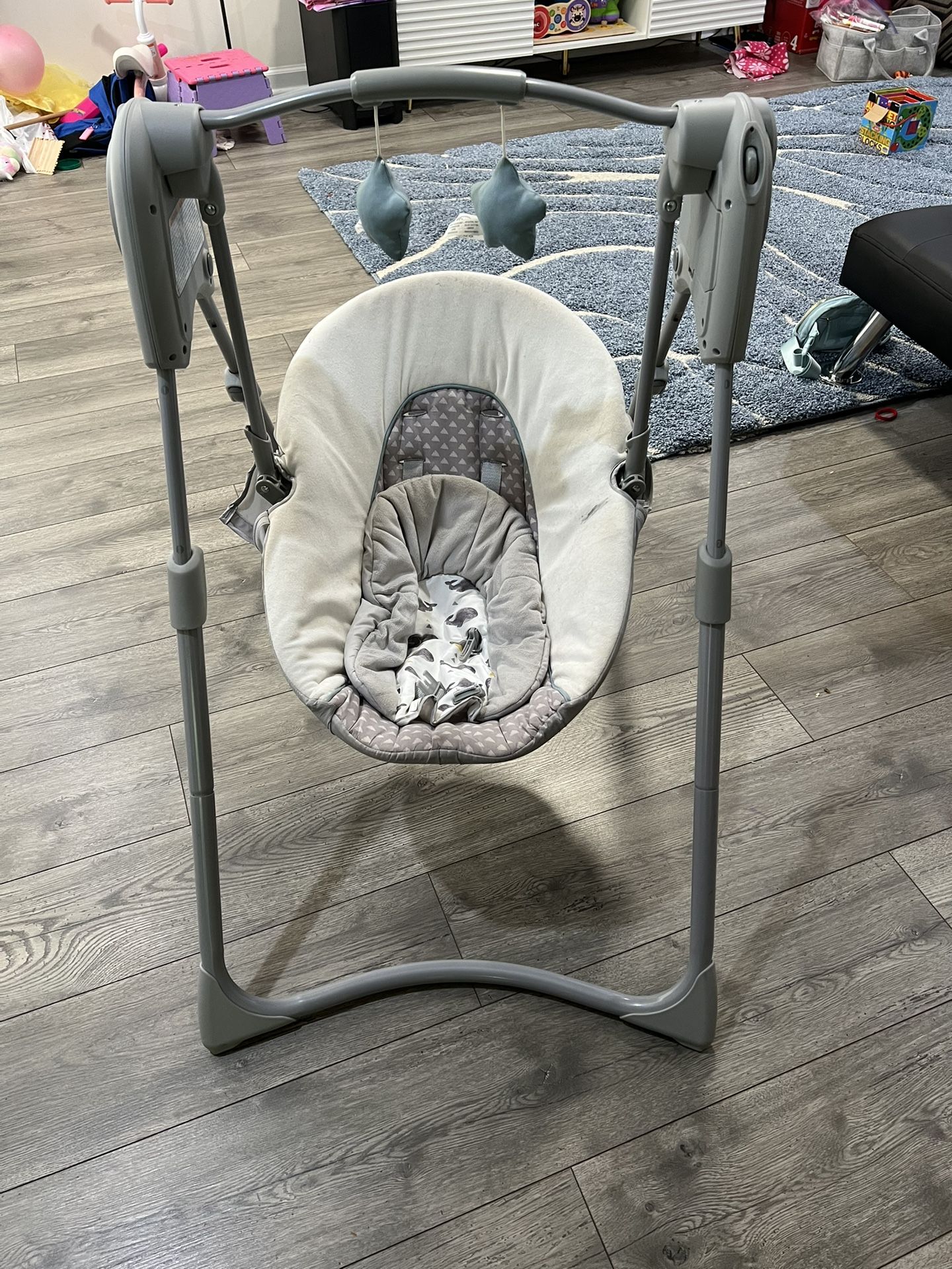 Graco Slim Space Compact Baby Swing