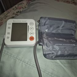 BLOOD PRESSURE MONITOR
