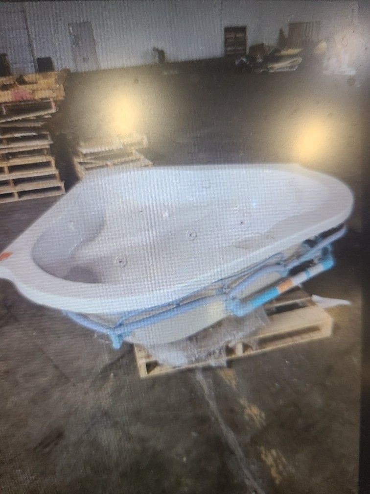 Hot Tub Jaccuzi (PRICE REDUCED)