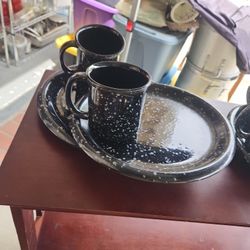 Crown Corning 4 Salad Plates And 4 Mugs