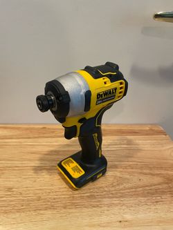 New 1/4” Dewalt 20V BRUSHLESS (Tool Only Solo Herramienta)