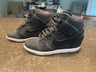 Nike Women’s Wedge Sneaker - Size 7