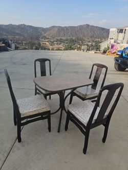 Kitchen Table with 4 chairs $35 for all