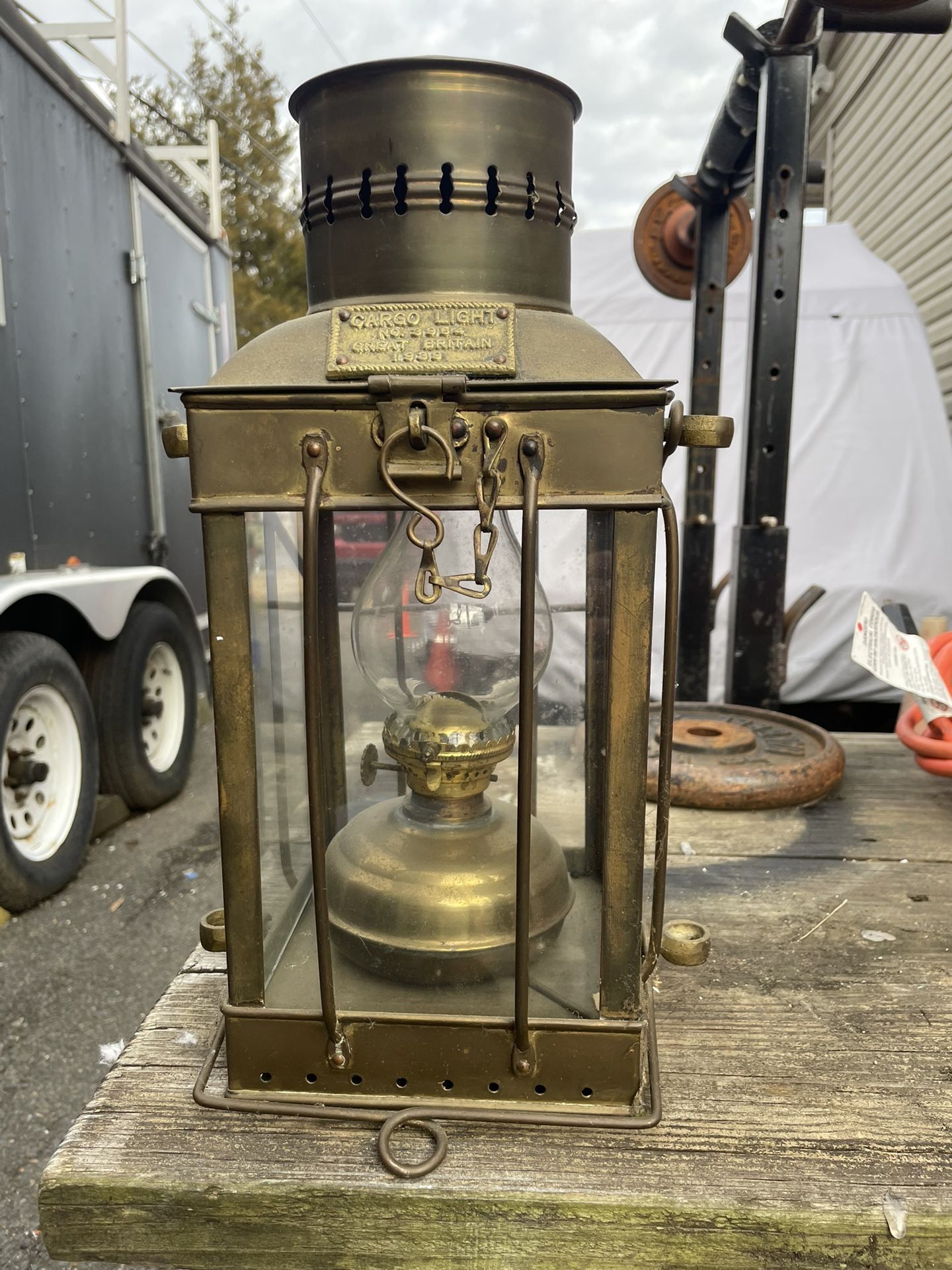 Antique (1939) Greats Britain Lamp