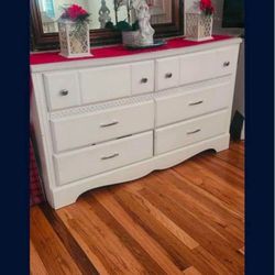 🌹BEAUTIFUL WHITE COLOR DRESSER/6 DRAWER- SOLID WOOD 50” X19” X 31”🌹
