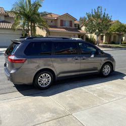 2017 Toyota Sienna XLE - Great Condition!  No Pets 