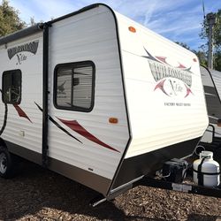 2014 Forest River Wildwood x-lite T185RB travel trailer in great condition!