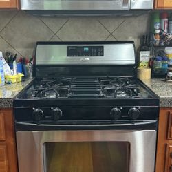 Whirlpool Gas Range Stove/ Oven  And Over Range Microwave