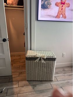 Laundry hamper