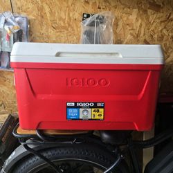 Igloo 48 QT Laguna Hard Sided Ice Chest Cooler
