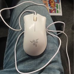 Razer Deathsdder essential gaming mouse