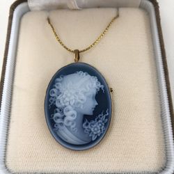 K18 Gold Cameo Pendant