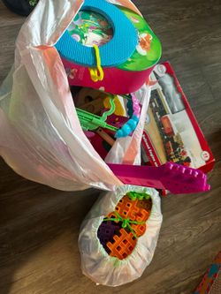 Free-Random toys