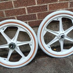 GT Tomahawks 20" Wheels White Restored Brand New GT Tires