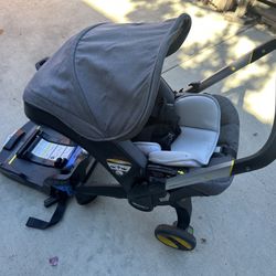 Doona Stroller With 2 Bases