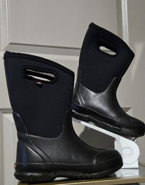 Bogg Boots Size 2