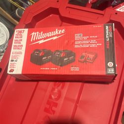 Milwaukee Xc 5.0 Battery Set And Charger New In Box