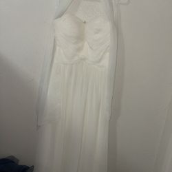 hola se vende vestido blanco   exelentes  condiciones    solo una ves se uso  est  nuevo