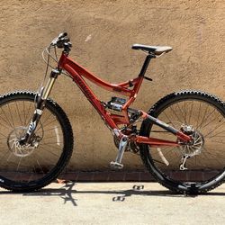 Specialized Enduro Full Suspension Mountain Bike