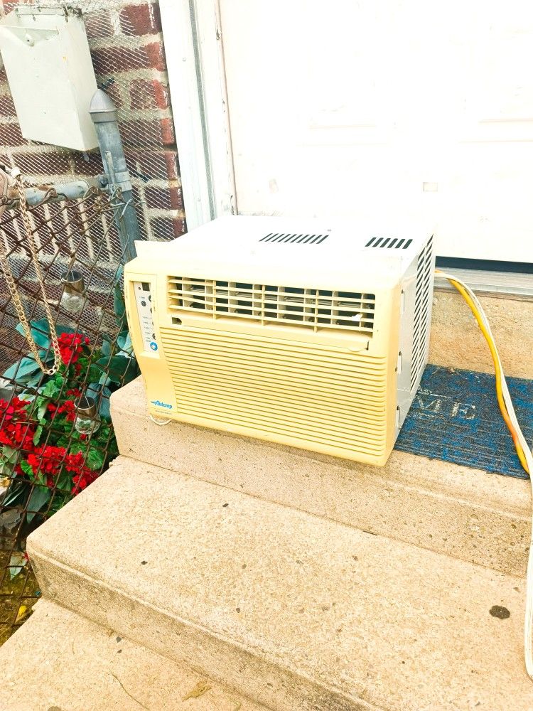 Air 8000 BTU AC Unit 