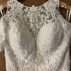Beautiful Wedding Dress. I’m 4” 11” Size 4 But The Gown Is Size 12. 
