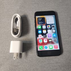 iPhone 7 - UNLOCKED - Like New  