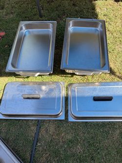 3 food warmers (only two on pic but total of 4)