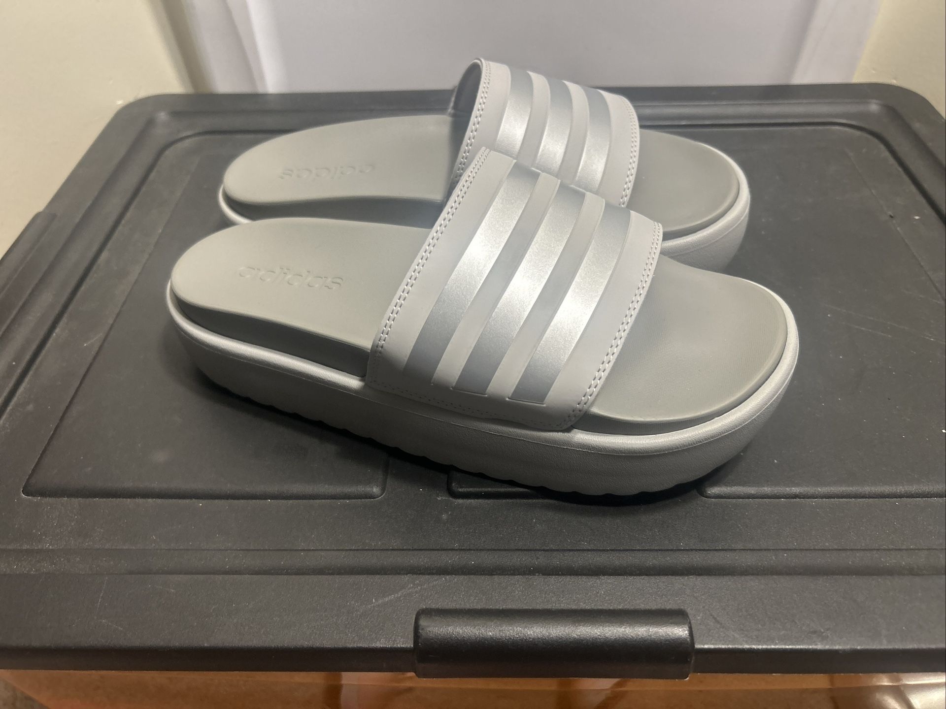 Adidas ADILETTE Platform Slides Sandals Women's Sizes 8 & 9 Gray Slip New No Box