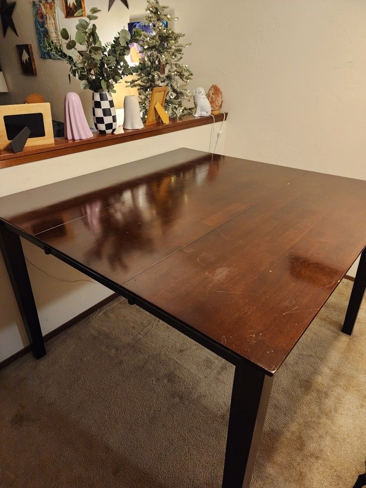 Kitchen Table & Chairs