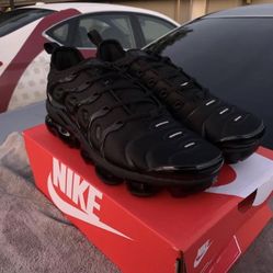 [Nike Air VaporMax Plus “Triple Black”] (Men’s 8 , 8.5 , 9.5 , 10 Available )