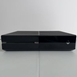 Xbox One (1TB) + Xbox Connect + Travel bag