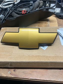 Front Chevy bowtie 2013 Tahoe Front Chevy bowtie 2013 Tahoe