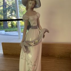 LLADRO FRAGRANCES AND COLORS WOMAN FIGURINE