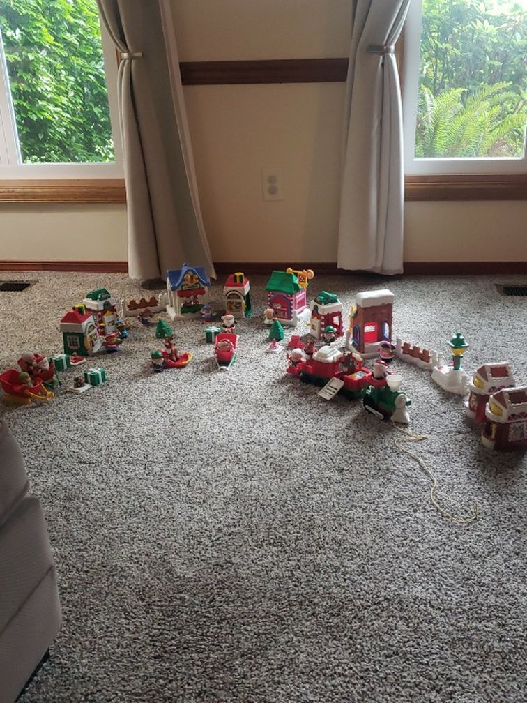 Little People (Fisher Price) Santa Village And Train