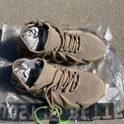 Kids Yeezys Size 3.5. New