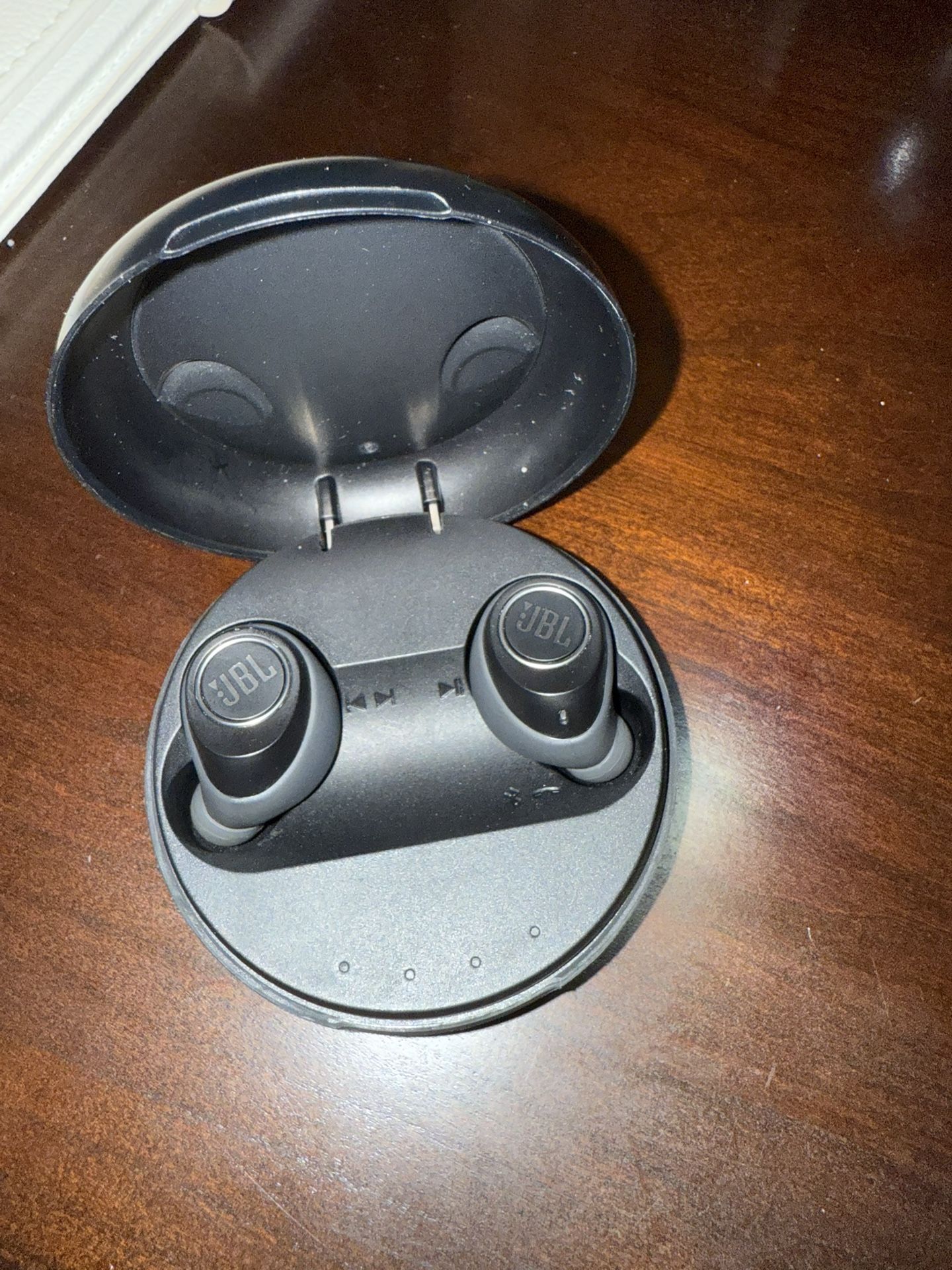 JBL AirPods Like New