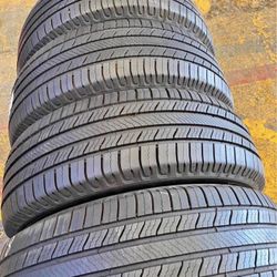 225/60/17 Michelin vendo un set de llantas usadas excelente condiciones de vida las 4 ✅🤩I am sellin