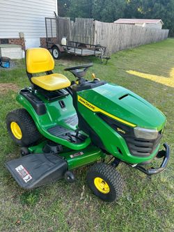 2022  S140 John Deere riding lawnmower