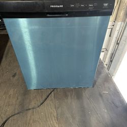 24in Front Face Frigidaire Dish Washer Like New 