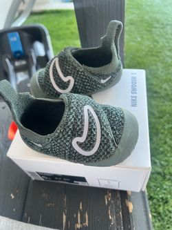 Toddler Nike Swoosh size 5c