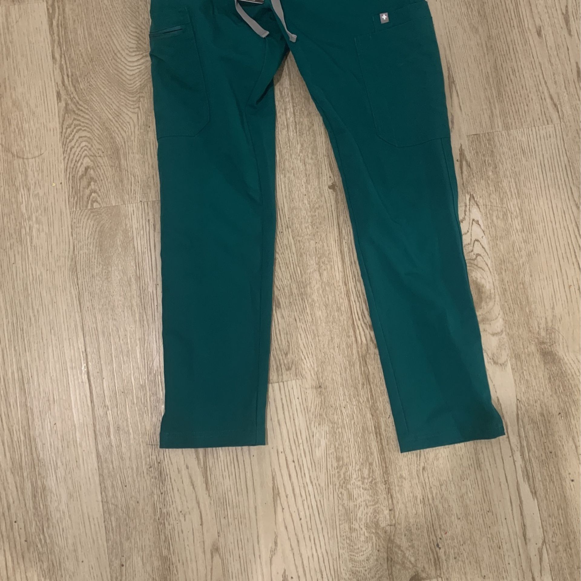 Figs Hunter Green Scrubs (women)