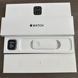 Apple Watch SE GPS 44mm Silver Bundle Set