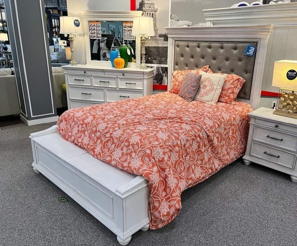 🧑🎄Kanwyn Whitewash Upholstered Storage Bedroom Set 🦃 THANKSGlVlNG SALE