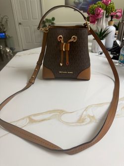 Pretty item