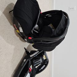 Graco Infant Carseat And Base With Footmuff 