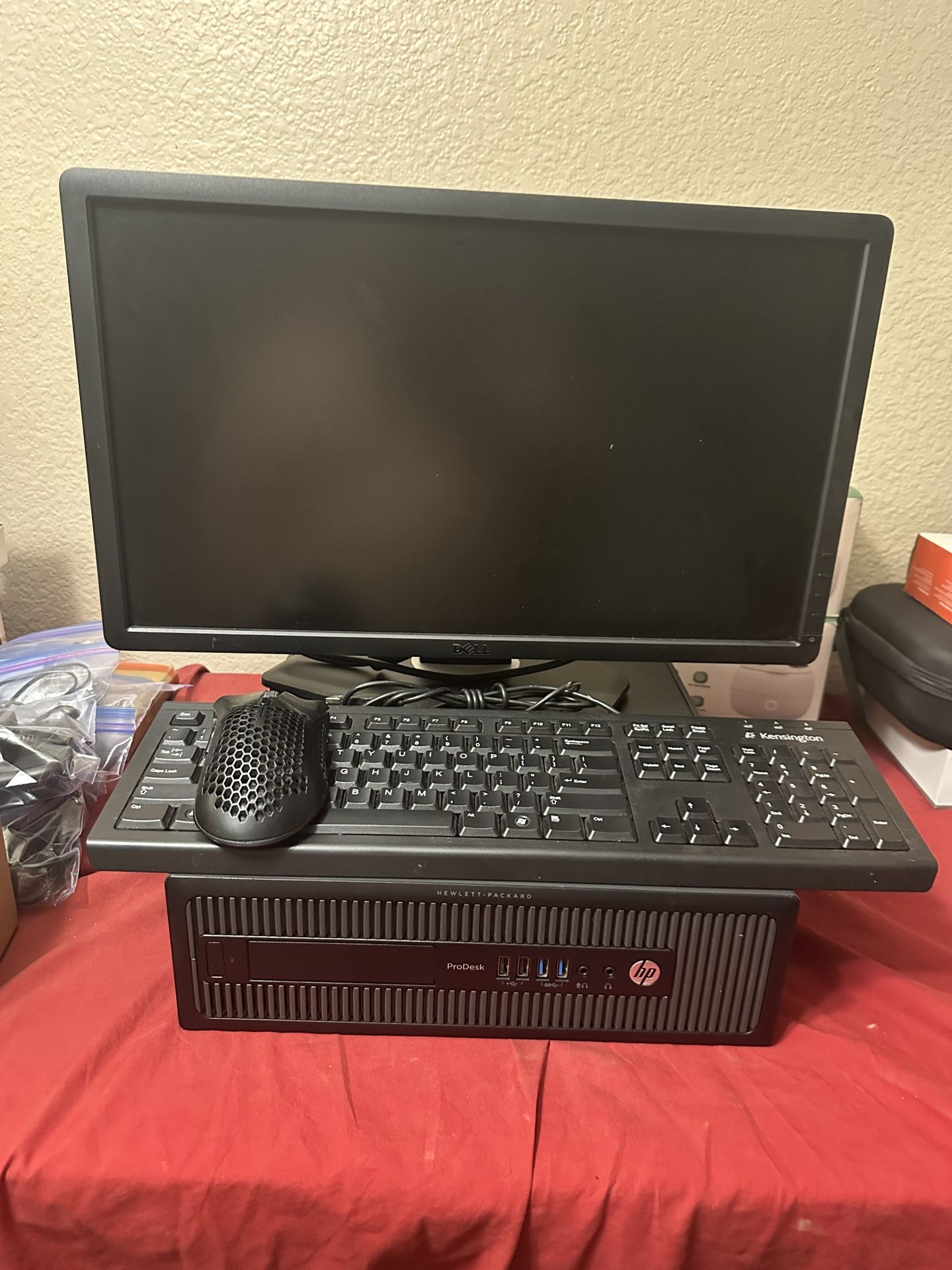 Complete Computer CPU, Monitor, Power Cords, Keyboard & Mouse 