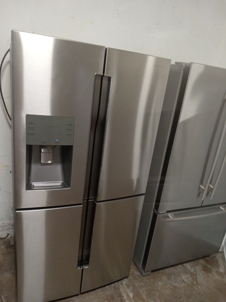 Beautiful 25 Cubic Foot Samsung Refrigerator Four door This Refrigerator Looks New Free Delivery Vancouver Area