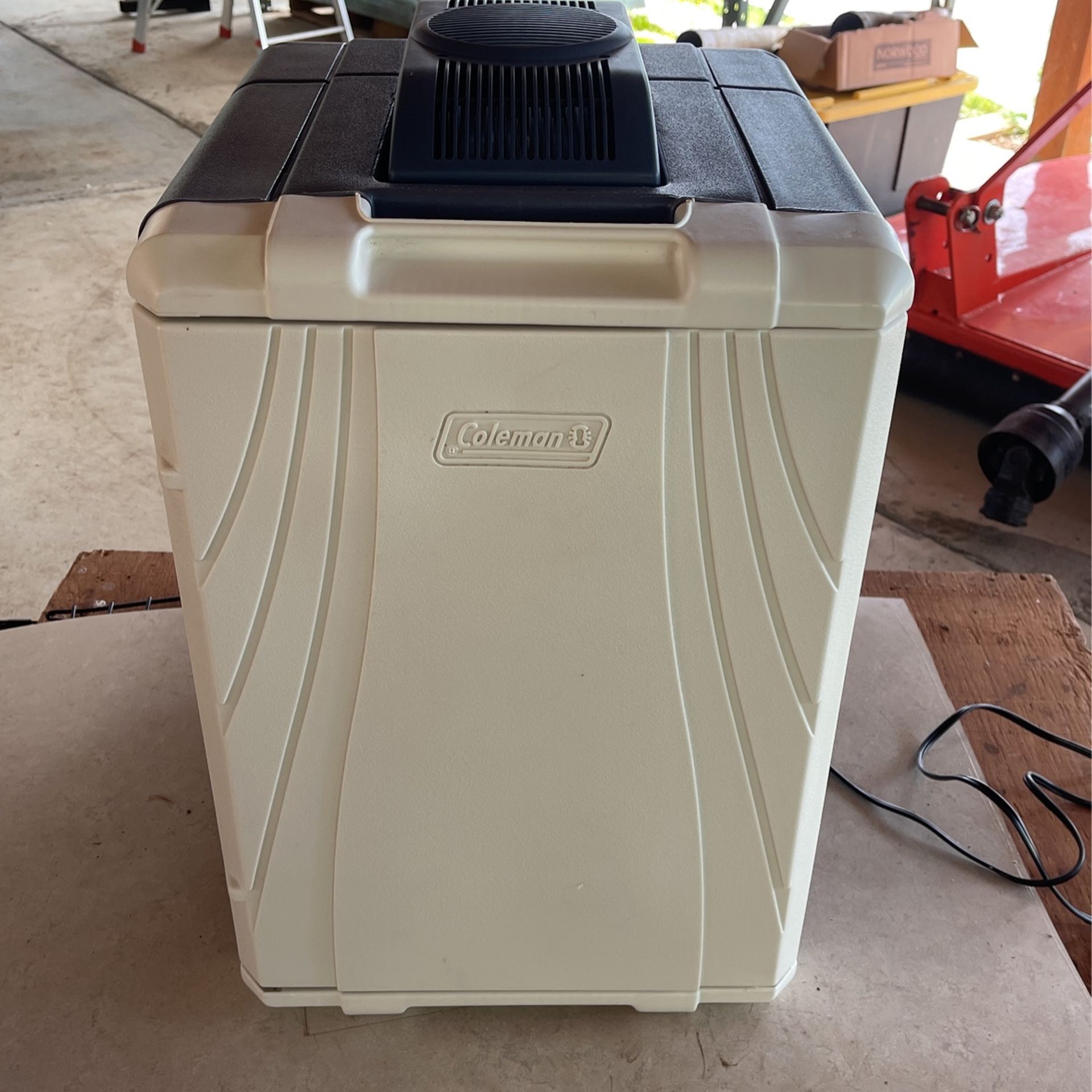 Coleman Cooler| 40-Quart Portable Cooler | Iceless Electric Cooler with cooling technology up to 40°F for Picnics, BBQs, camping, New $177